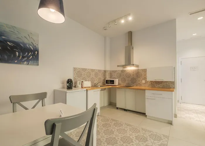 Sunny,private Terrace,wheelchair Access 公寓式酒店 4*
